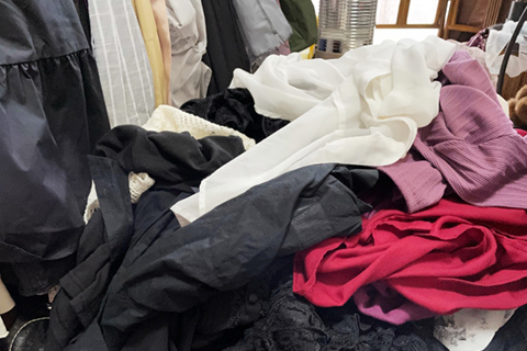 ご予約時に、女性スタッフを派遣して欲しい旨をお伝えください